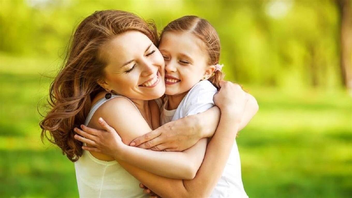 Психологиня розповіла, чому людям важливо обійматися