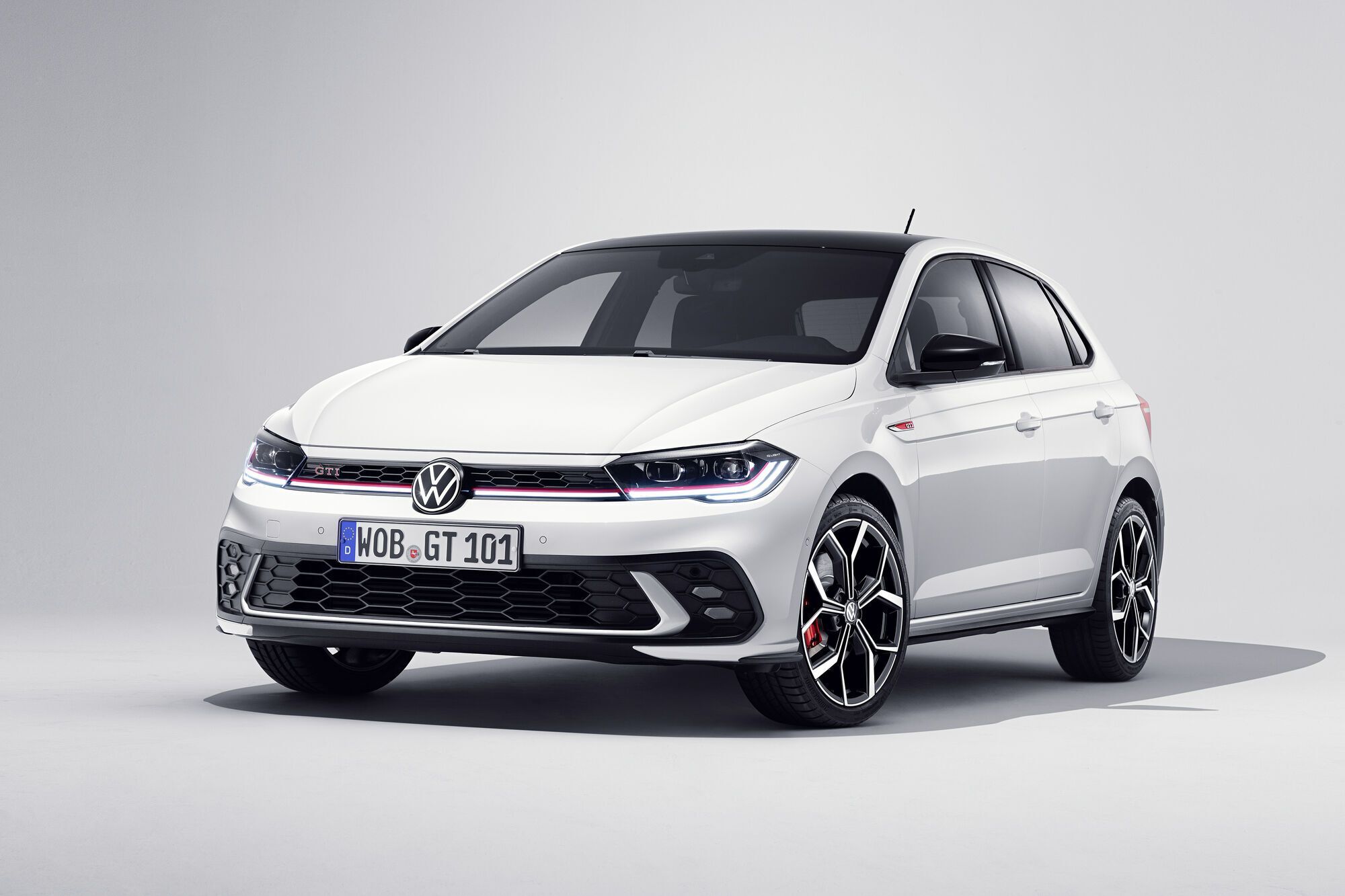 Внешне новый Polo GTI легко узнать по совершенно иному переднему бамперу