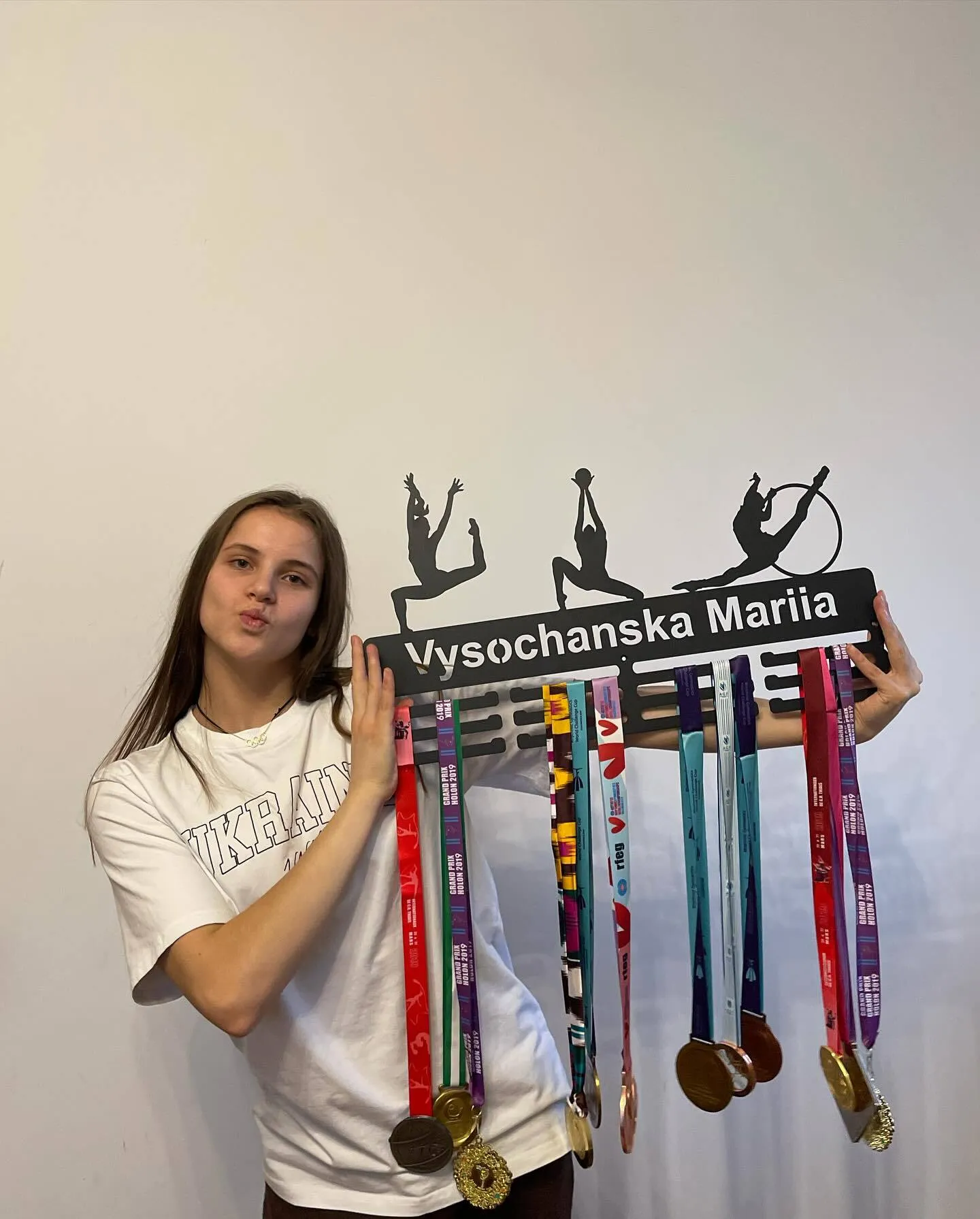 "У тата важка травма, але він на фронті": українська гімнастка згадала, як несла олімпійський вогонь, вказала місце росіянок і хоче у подарунок батька