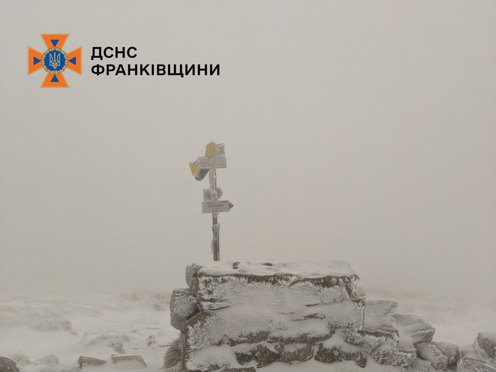 Випав сніг, вдарив мороз: у Карпати прийшла зима. Фото