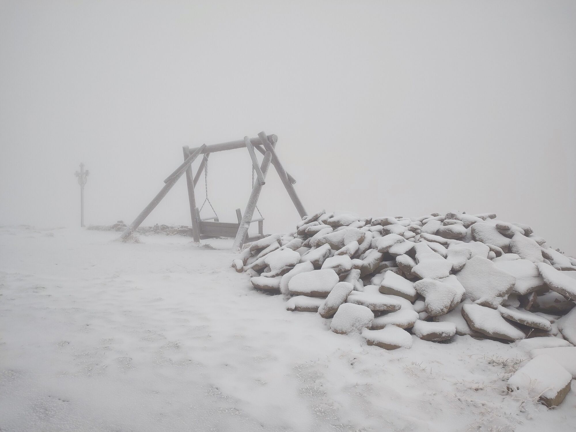 Випав сніг, вдарив мороз: у Карпати прийшла зима. Фото