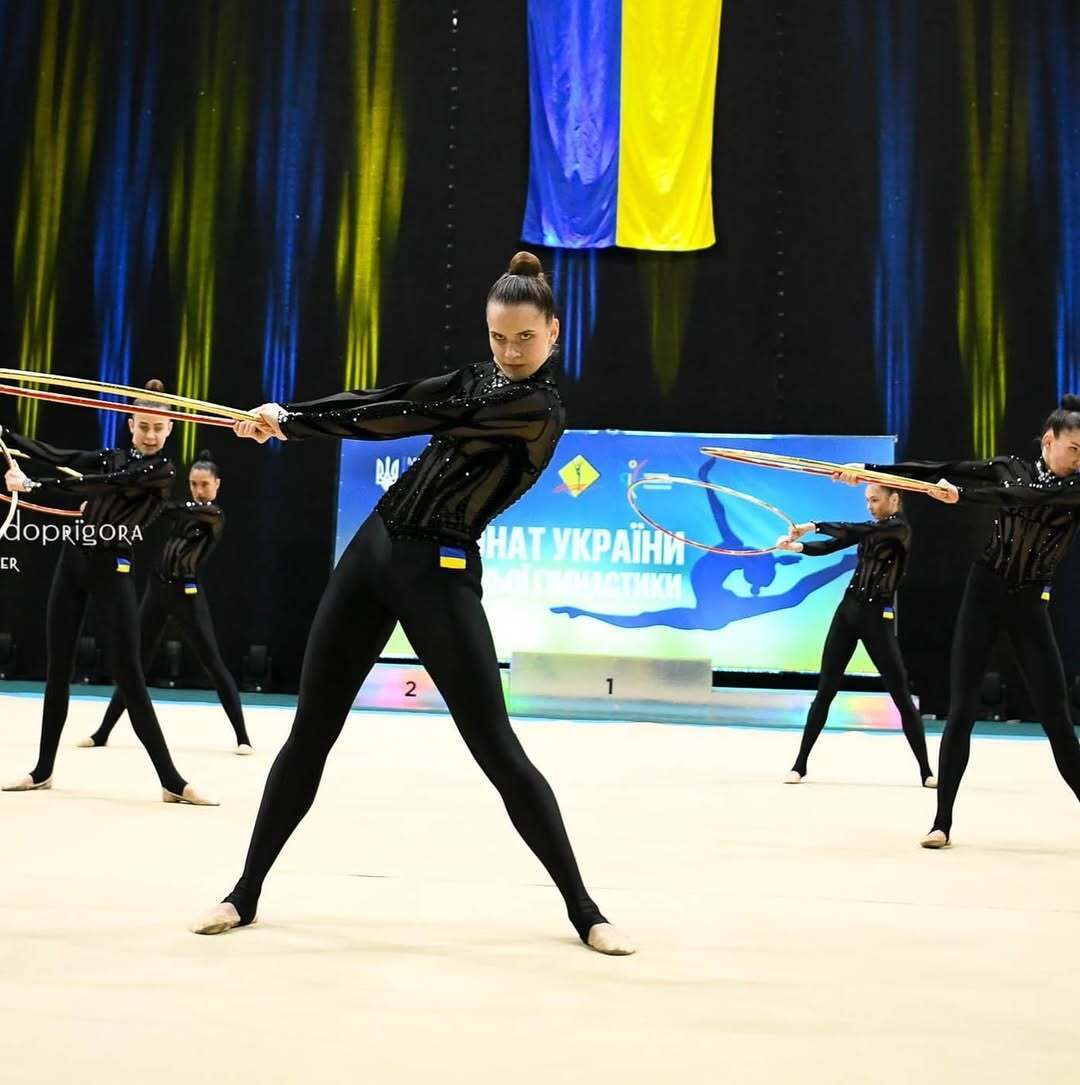 "У тата важка травма, але він на фронті": українська гімнастка згадала, як несла олімпійський вогонь, вказала місце росіянок і хоче у подарунок батька
