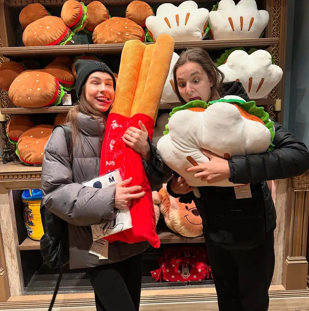 "У тата важка травма, але він на фронті": українська гімнастка згадала, як несла олімпійський вогонь, вказала місце росіянок і хоче у подарунок батька