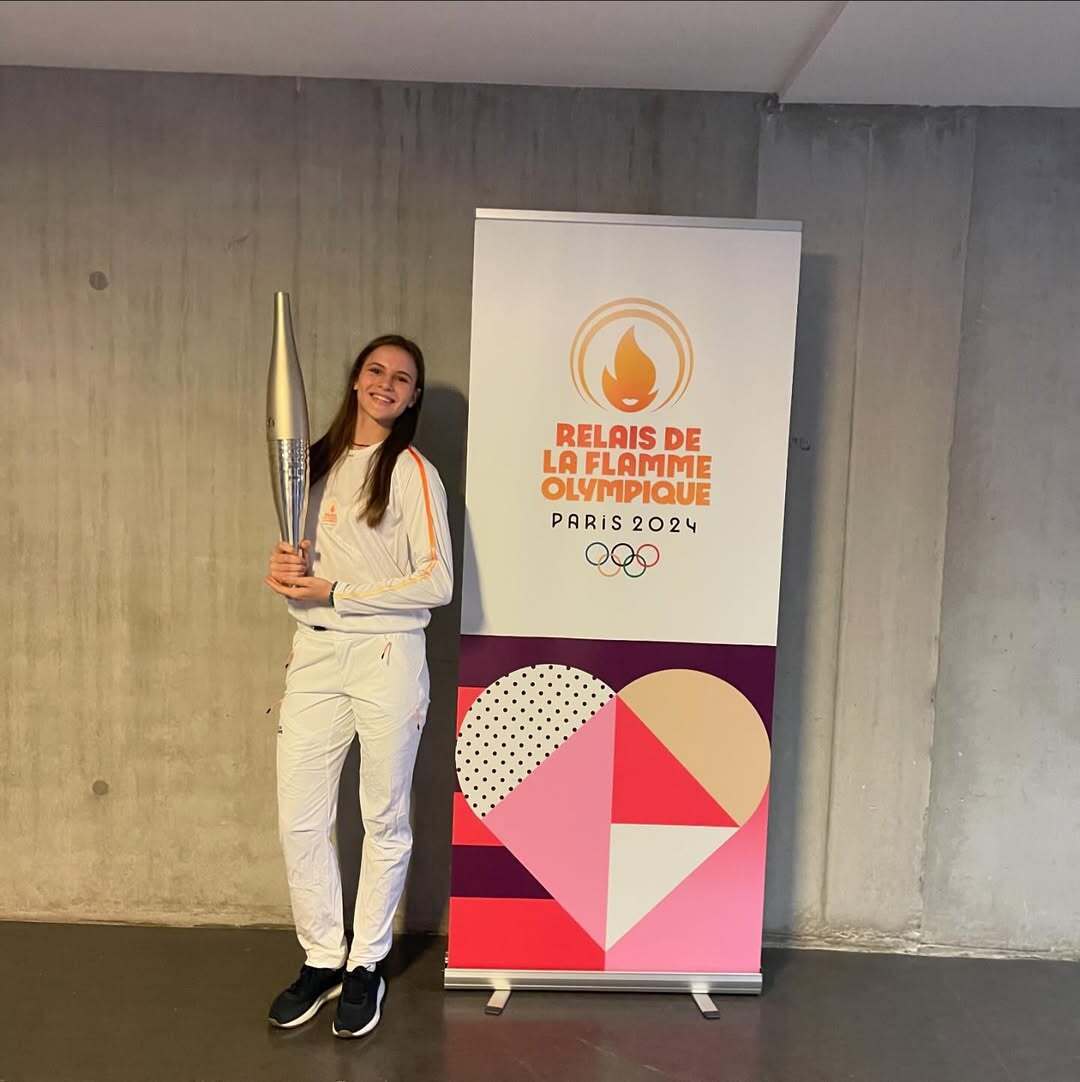 "У тата важка травма, але він на фронті": українська гімнастка згадала, як несла олімпійський вогонь, вказала місце росіянок і хоче у подарунок батька