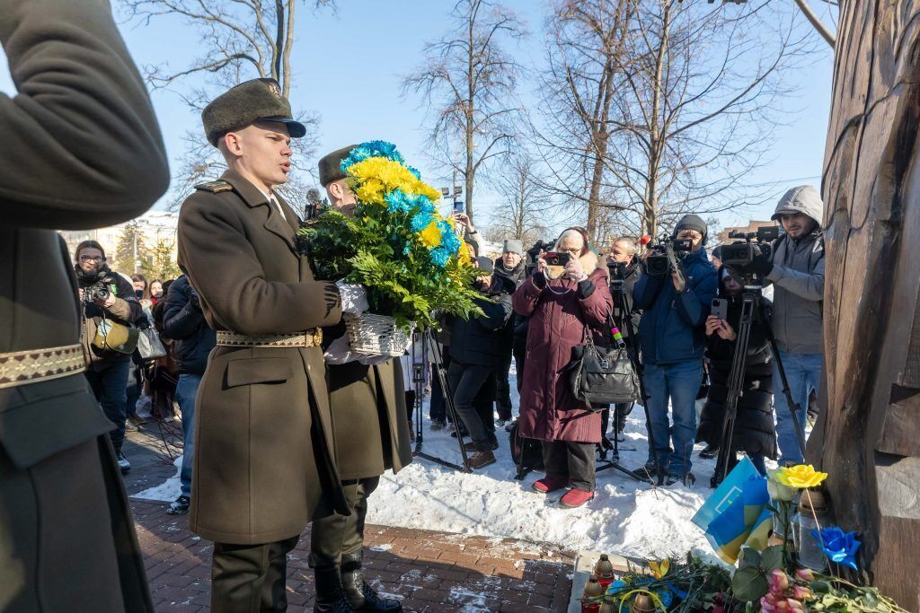 "Маємо зберегти Україну, щоб їхня жертва не була марною": Порошенко вшанував пам’ять Героїв Небесної Сотні