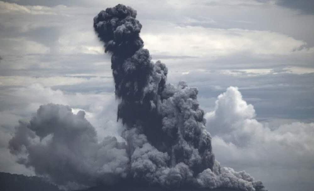 В Індонезії прокинувся небезпечний вулкан