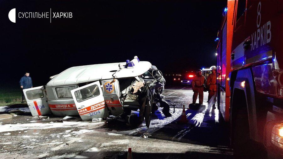 Медиков выкинуло из "скорой": в Харькове произошло ДТП с тремя жертвами