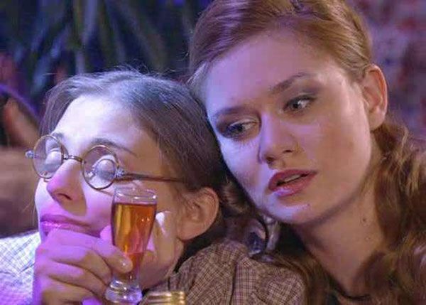 Неллі Уварова і Марія Машкова в серіалі "Не народися вродливою"