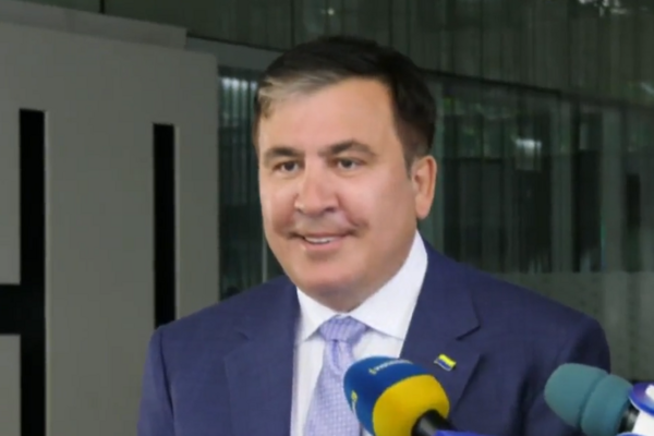 Михеил Саакашвили перевернул флаг Украины