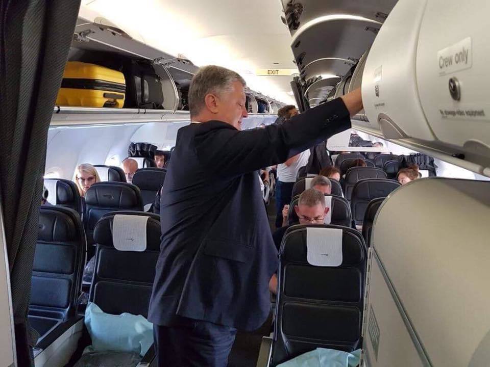 Петро Порошенко у літаку