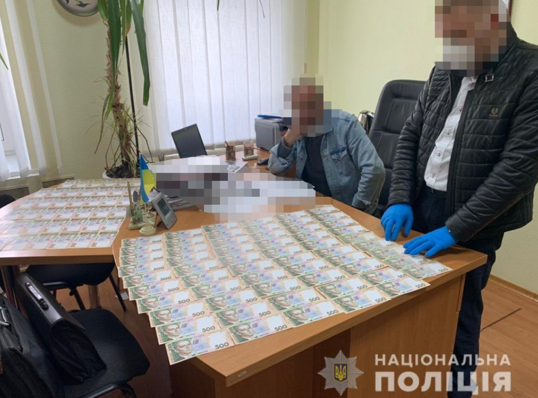 На Дніпропетровщині посадовець вимагав хабар за сертифікат якості на захисні маски