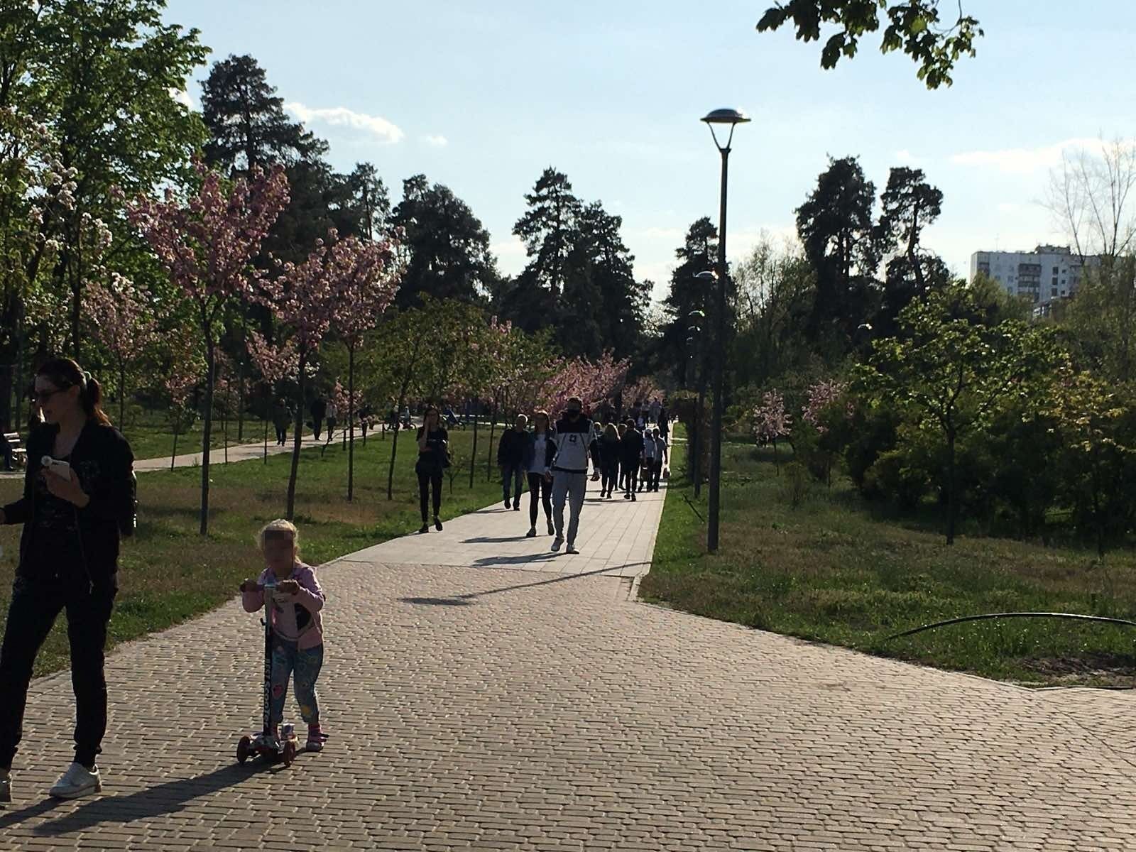 У Києві масово кинулися в парки з дітьми