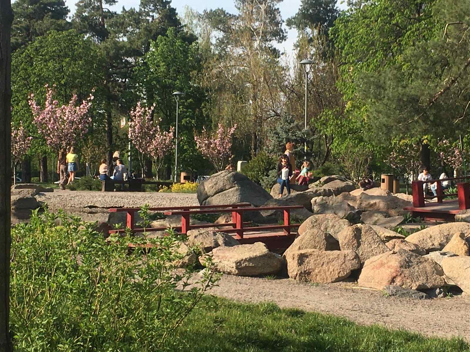 У Києві масово кинулися в парки з дітьми