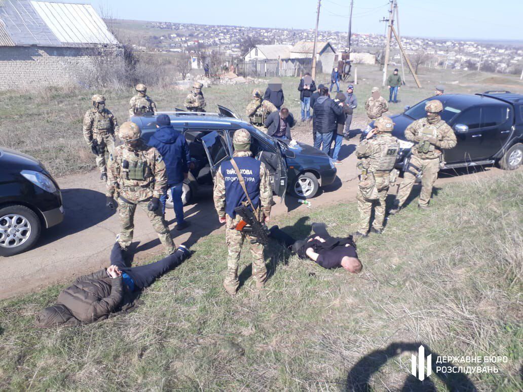 Перевозил наличку террористам: задержан подполковник СБУ