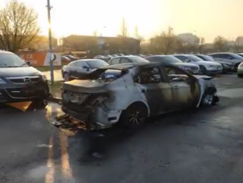 В Киеве "герою парковки" подожгли авто