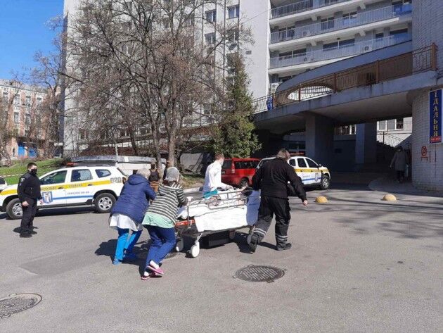 У Києві пацієнтів повернули в лікарню після "мінування"