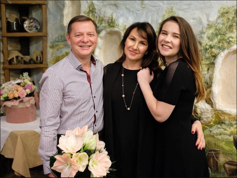 Олег Ляшко с женой и дочерью