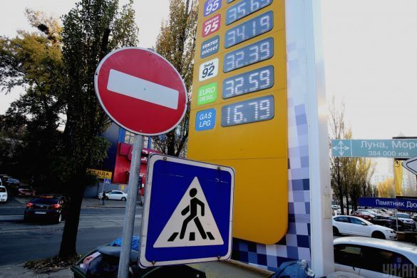 В Украине резко упала стоимость бензина