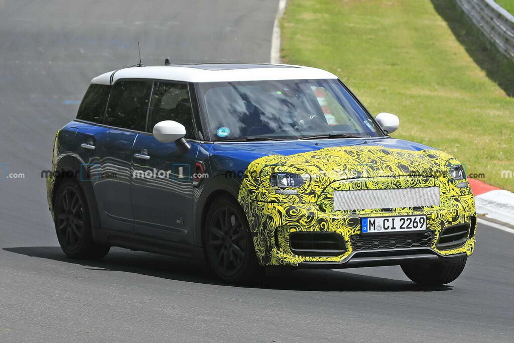 Mini Countryman готовится предстать в новом облике