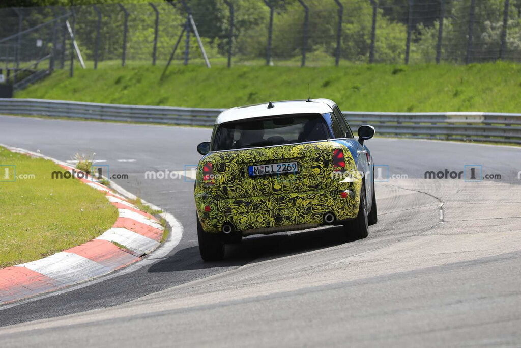 Mini Countryman готовится предстать в новом облике