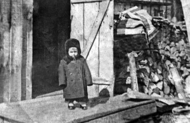 Депортований кримськотатарський хлопчик у спецпоселенні. 1944 рік, Красновішерськ, Молотовська область