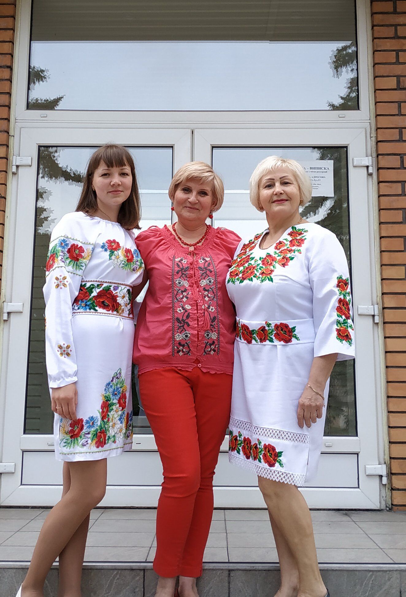 Жителі Дніпра діляться фото у вишиванках