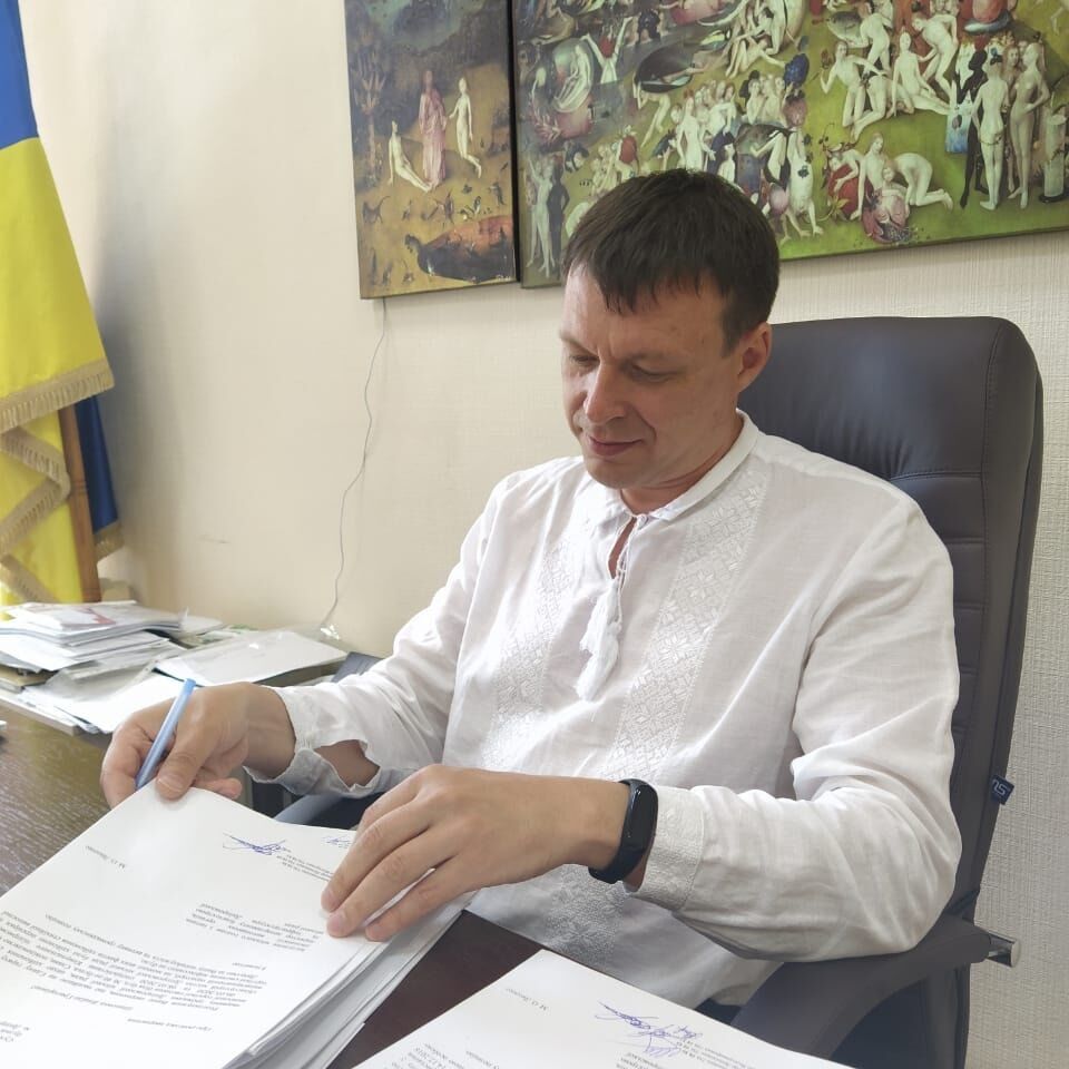 Руслан Мороз дотримується традиції навіть на робочому місці