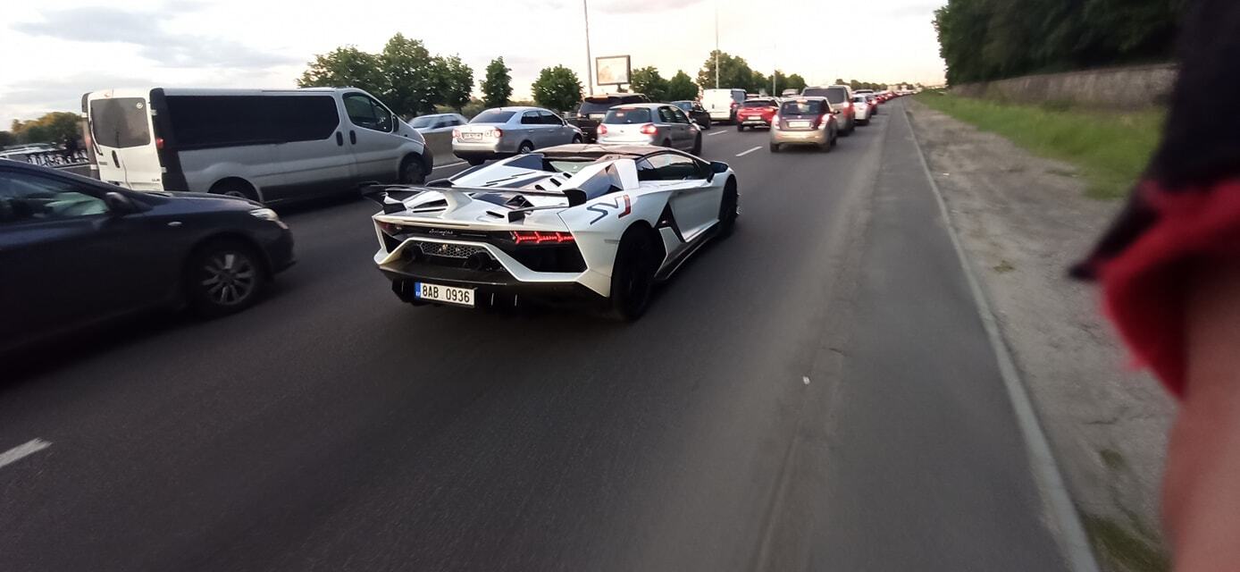 Велосипед обогнал Lamborghini
