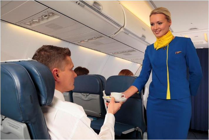Почему не стоит пить кофе в самолете: стюардесса раскрыла секрет