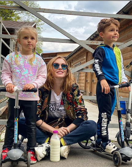 Слава Камінська з дітьми