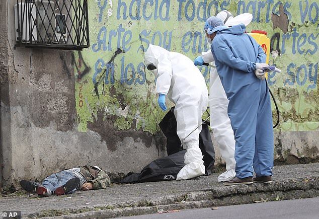 Тела погибших на улицах Эквадора