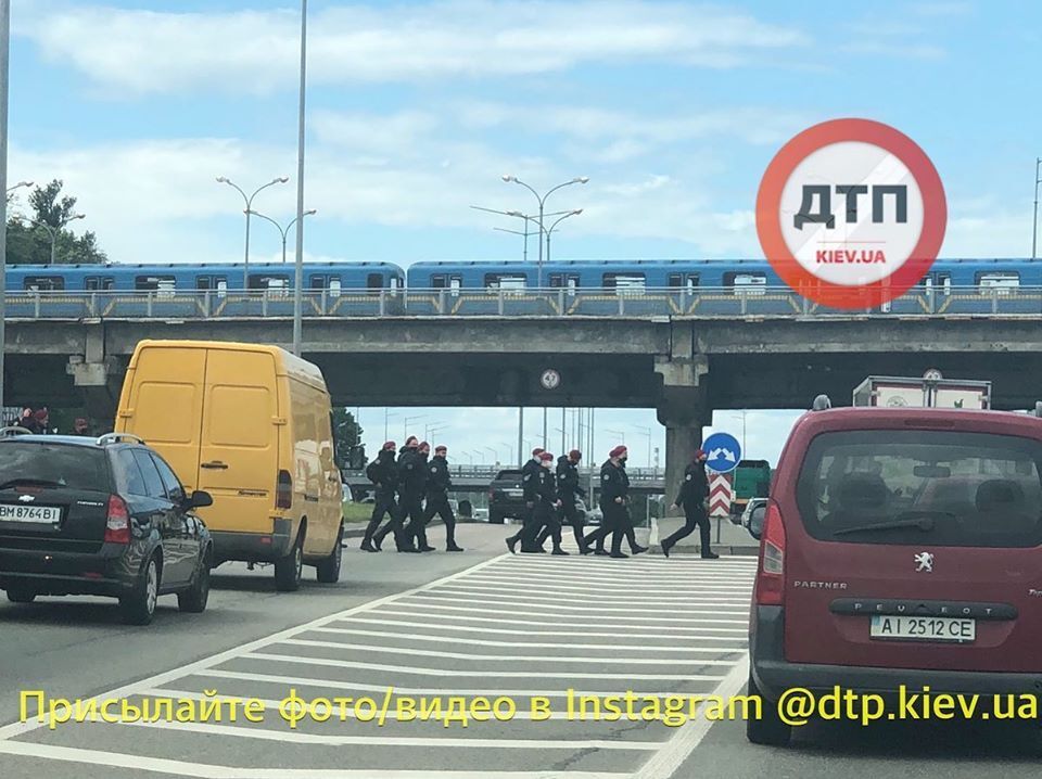 Угроза подрыва моста Метро в Киеве
