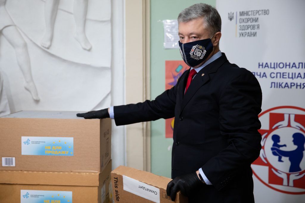 Охматдит отримав 3 тисячі ІФА-тестів зі Швейцарії від Порошенка: першими перевірять дитячих лікарів