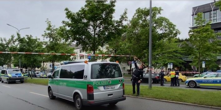 В Мюнхене авто врезалось в толпу, есть раненые