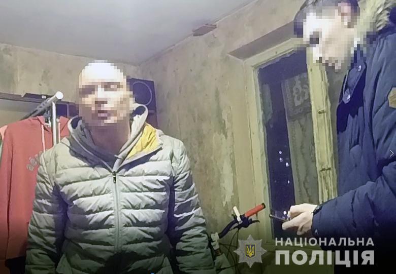 Знімав порно і був сутенером: у Києві 50-річний чоловік розбещував дівчаток
