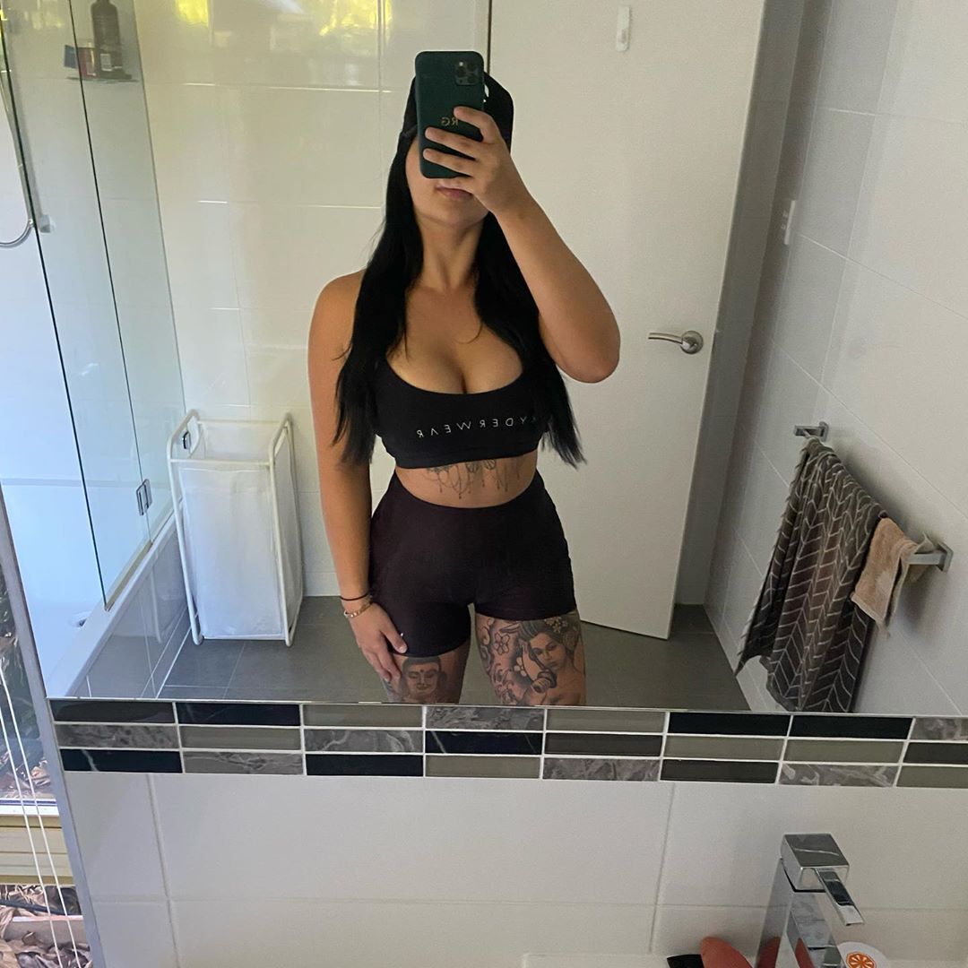 Австралійська гонщиця Рене Грейсі, яка пішла в порно, поскаржилася на цензуру в Instagram