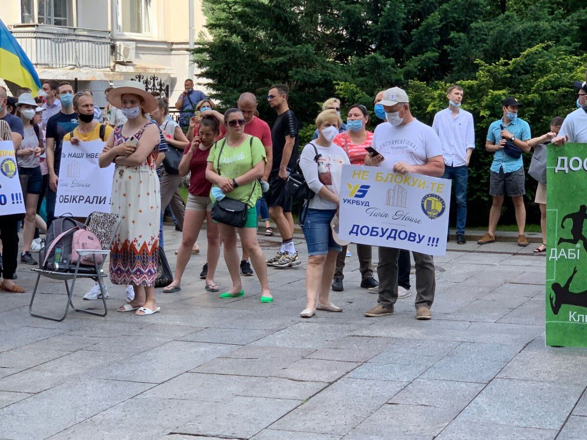 Протест вкладчиков "Укрбуда" под ОП