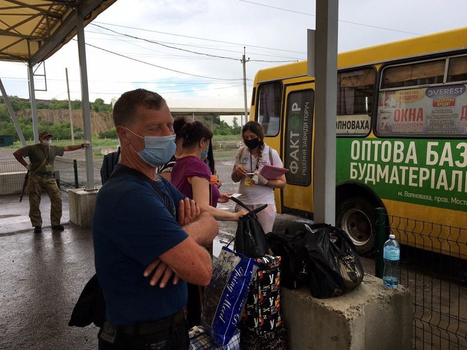 Боевики заблокировали в буферной зоне пенсионеров из Донецка и Макеевки