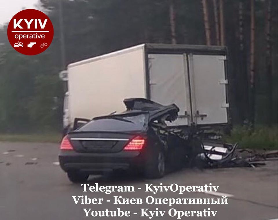 В Киеве водитель заснул за рулем и влетел в фуру