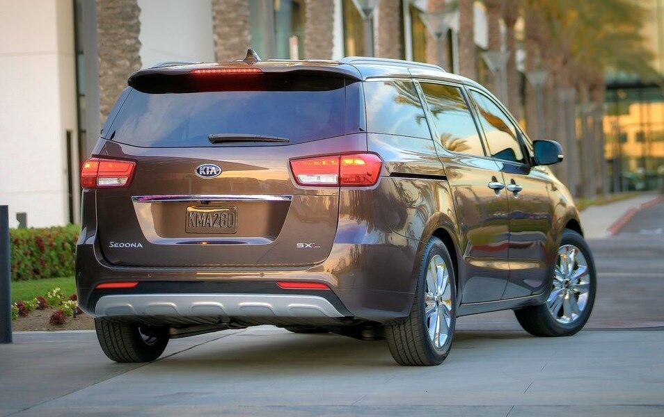 Прежний KIa Carnival.