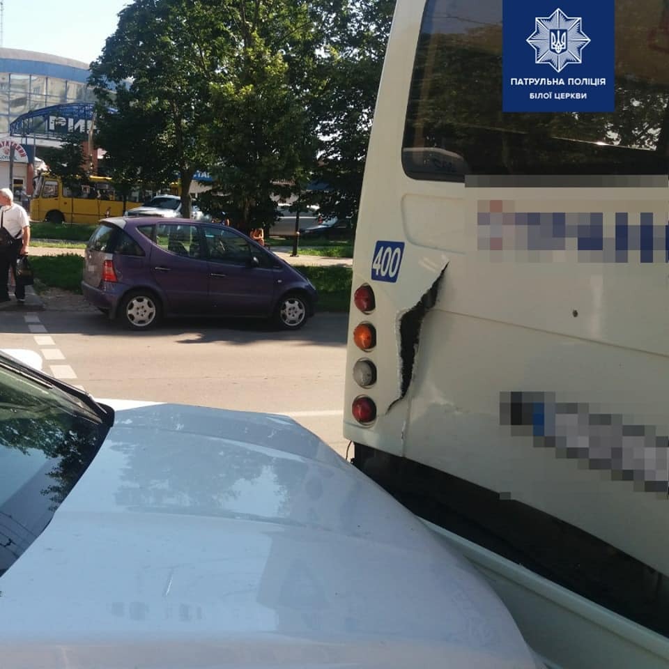 На Киевщине столкнулись автобус и две легковушки