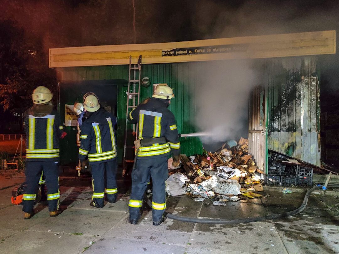 В Киеве во время пожара в МАФе с овощами погибла женщина