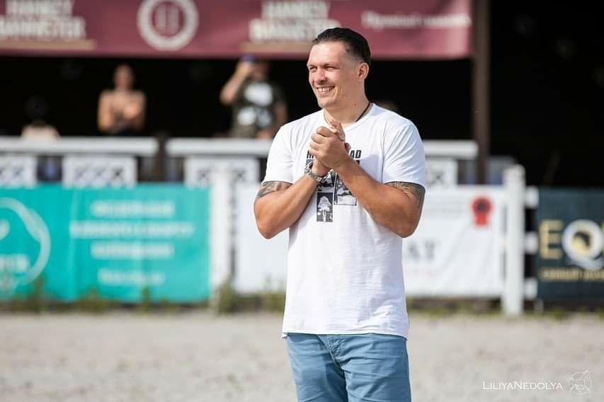 Усик награждает победителей турнира Equides Cup