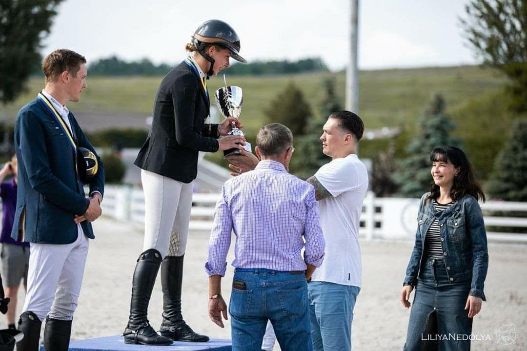Усик награждает победителей турнира Equides Cup