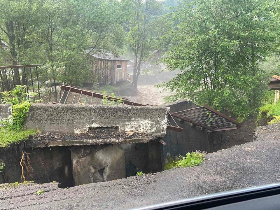 Закарпаття за 2 години залило аномальною зливою