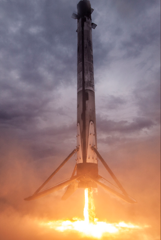 Falcon 9 успішно повернулася на космодром на мисі Канаверал