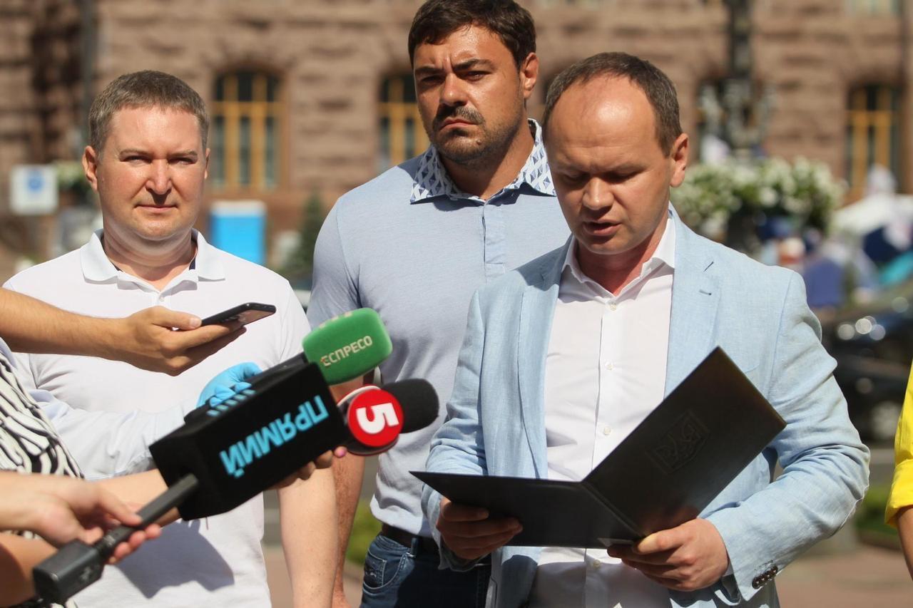 В Киевсовете потребовали от Зеленского прекратить политические преследования Порошенко и активистов