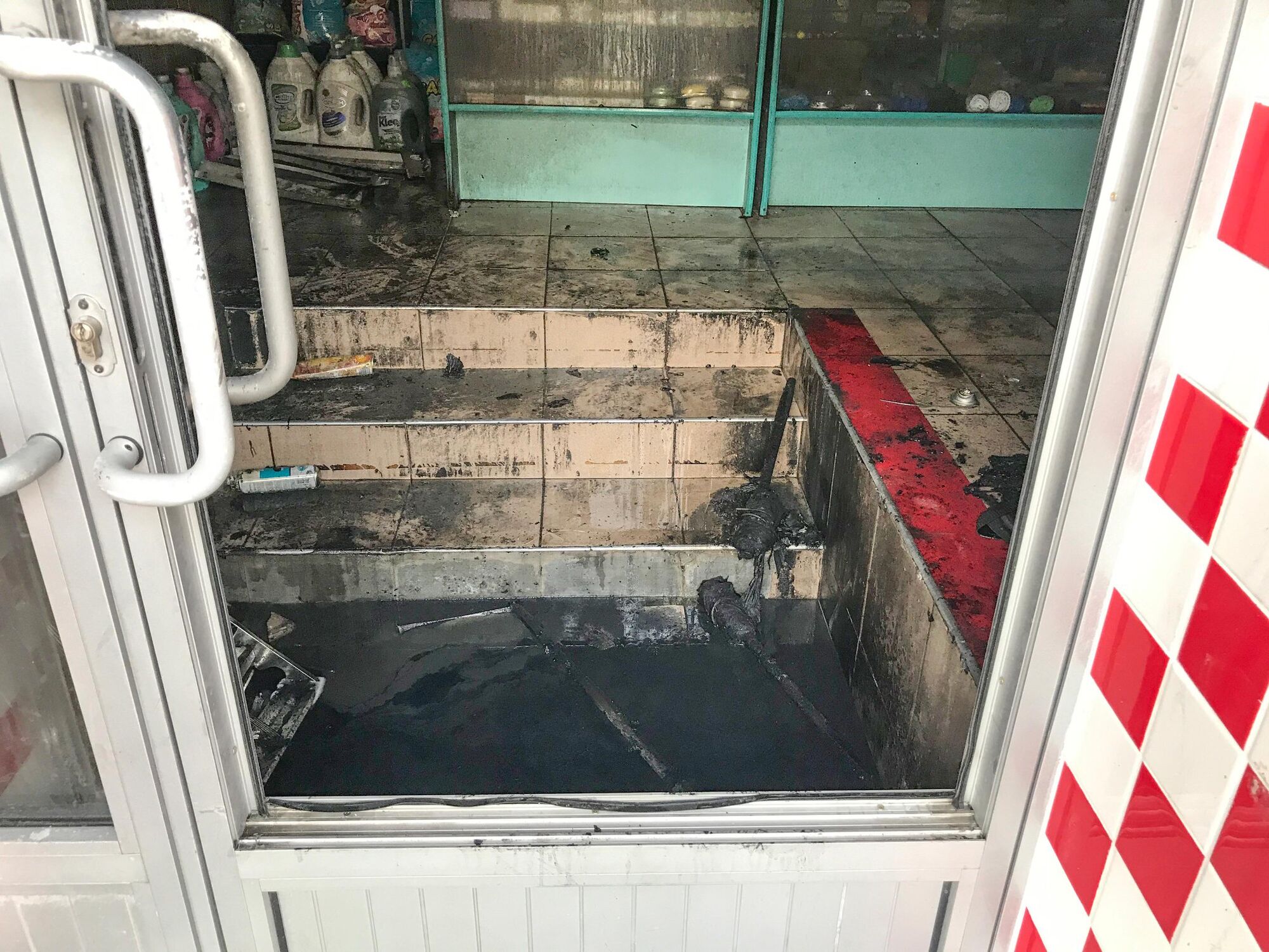 У магазині Кременчука чоловік заживо спалив колишню дружину