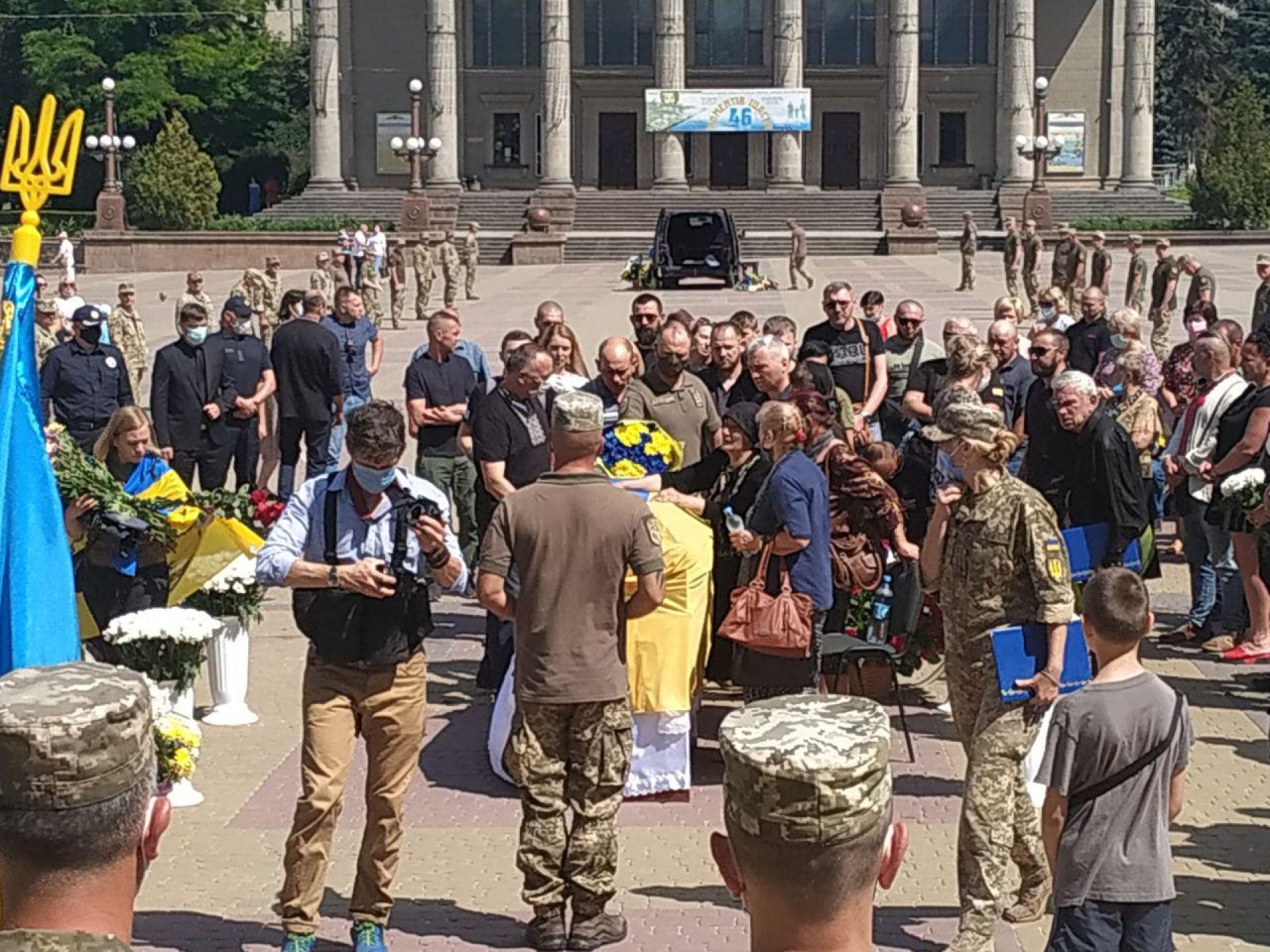 Прощання відбулося на Театральному майдані.