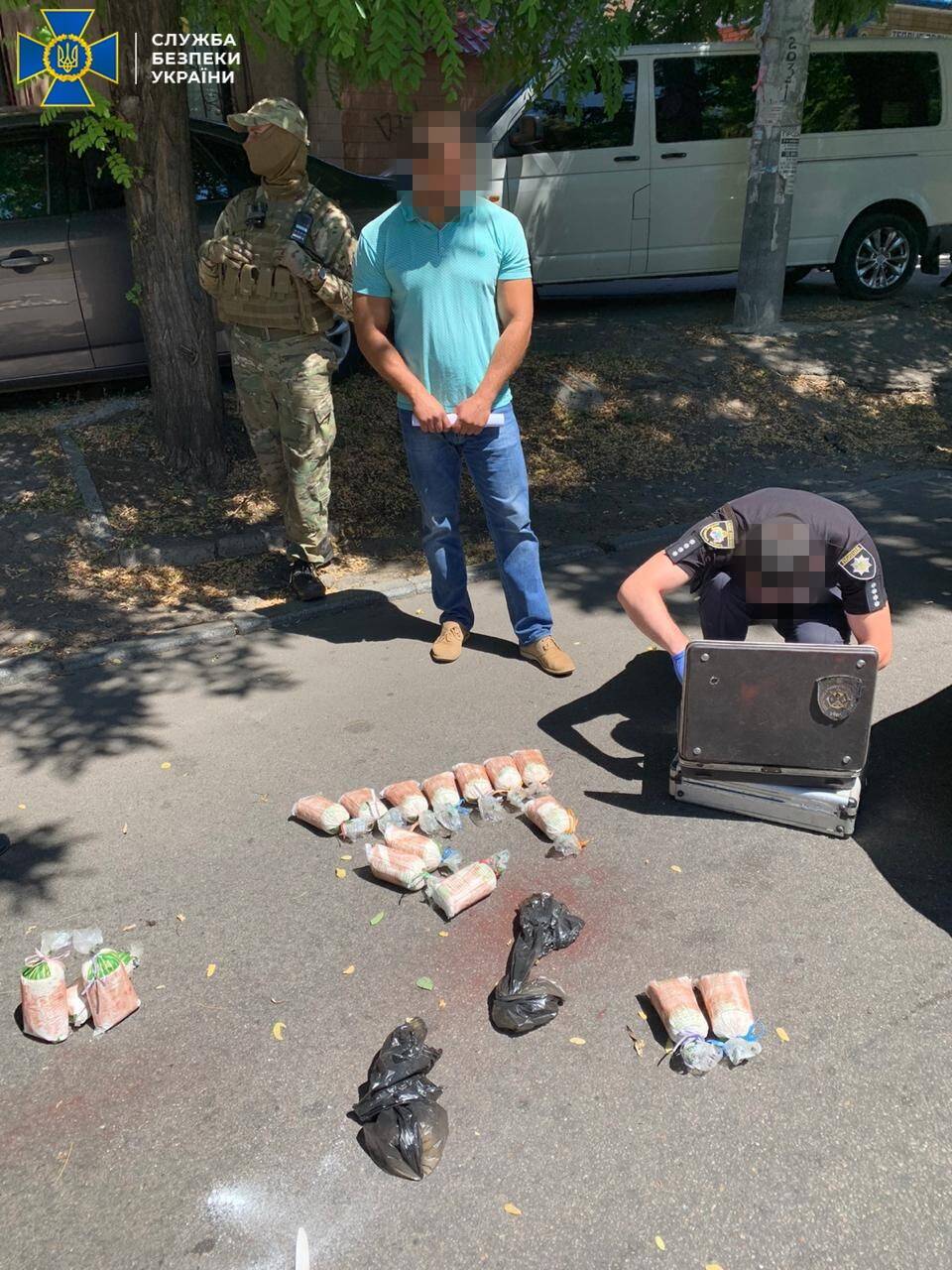 В Днепре СБУ разоблачила масштабную контрабанду лекарств. Фото пресс-службы СБУ в Днепропетровской области